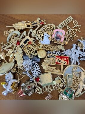 Lot of 28 NOS Mystery Brooches Danecraft AJC Unbranded Gold & Silver Tone